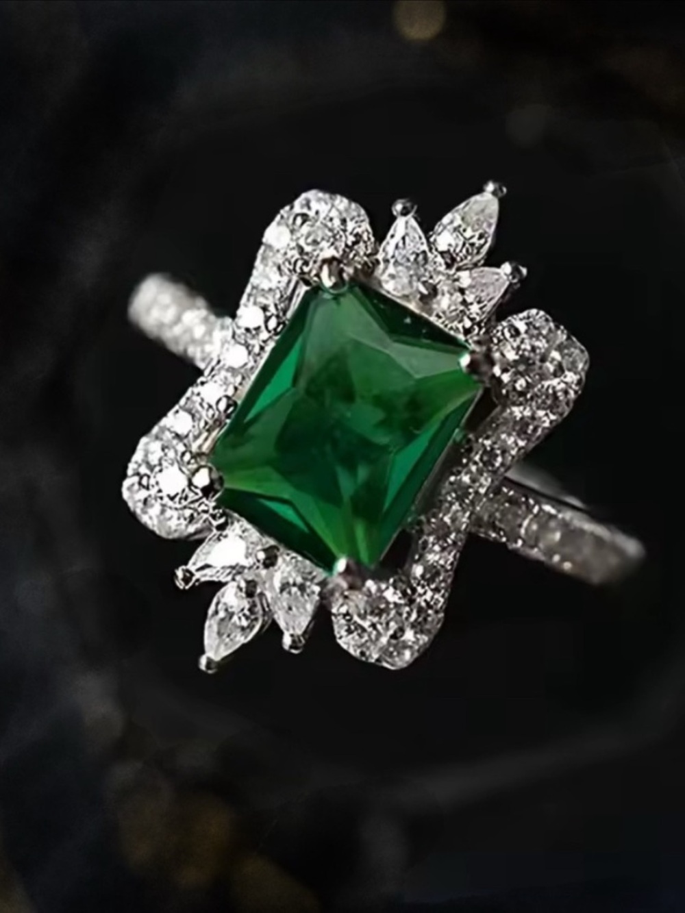 Swarovski Elements 925 Sterling Silver Emerald Green Halo Solitaire Ring NEW